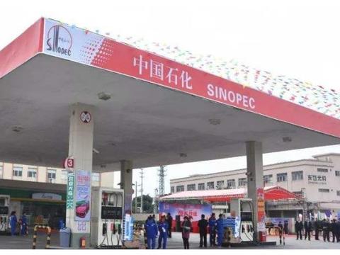 交警：遇见这种“中石化”直接拉黑，倒贴钱也别加，车坏了没人管