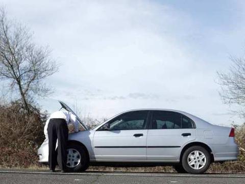 汽车半路“趴窝”咋整？保险人员：千万别被坑，这3个救援免费