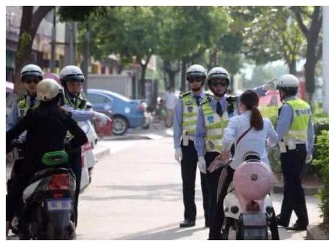 新国标电动车惹争议，安脚踏板遭质疑，专家：为大家安全着想