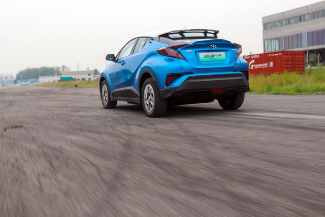 动静皆宜,NEDC续航400km,场地试驾一汽丰田奕泽IZOA E进擎