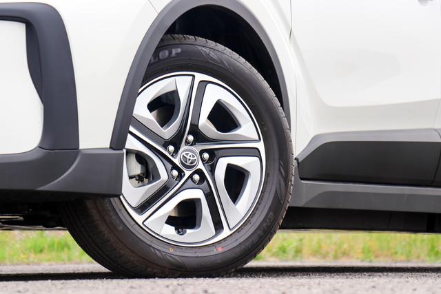 动静皆宜,NEDC续航400km,场地试驾一汽丰田奕泽IZOA E进擎