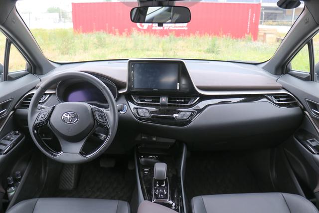 动静皆宜,NEDC续航400km,场地试驾一汽丰田奕泽IZOA E进擎