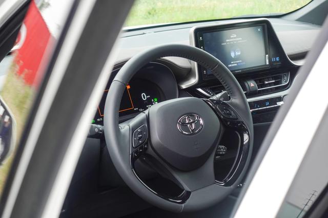 动静皆宜,NEDC续航400km,场地试驾一汽丰田奕泽IZOA E进擎