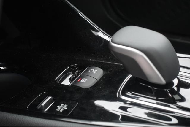 动静皆宜,NEDC续航400km,场地试驾一汽丰田奕泽IZOA E进擎