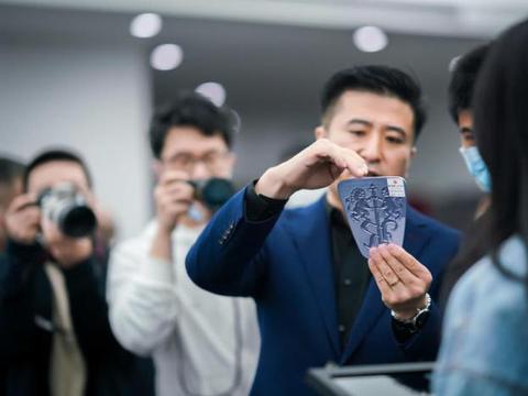 发布两款新Logo，荣威战略转型全面开始