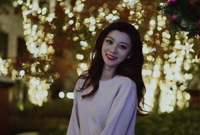以为费费只是"王牌女郎,没想到有另一真实身份