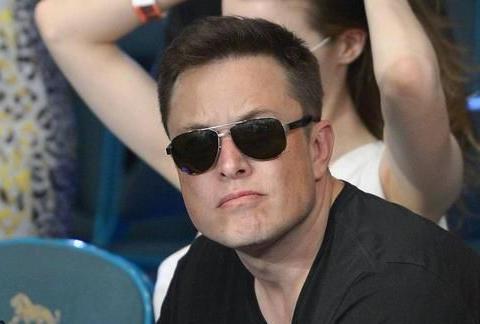 特斯拉把自己咬了