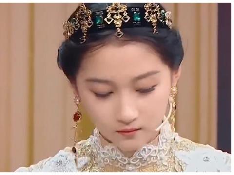 请问视频里15:40-17:00这段配乐曲名是什么?用的是什么乐器?谢谢!