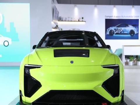 虽是德国进口车，但前脸有蔚来的影子，搭载甲醇氢燃料电池