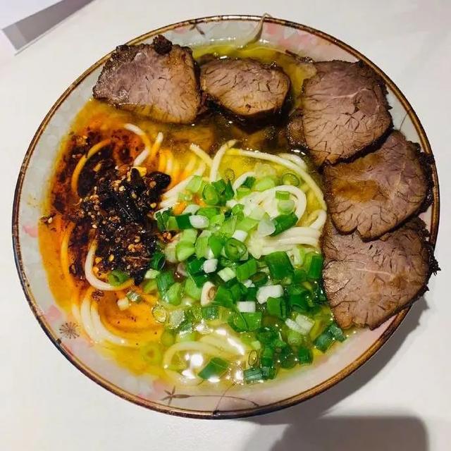 唐艺昕产女上热搜,但我只想蹲她的孕期护肤教程