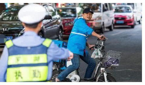 电动车也要考驾照，看到具体费用，车主：走路要不要考驾照啊？