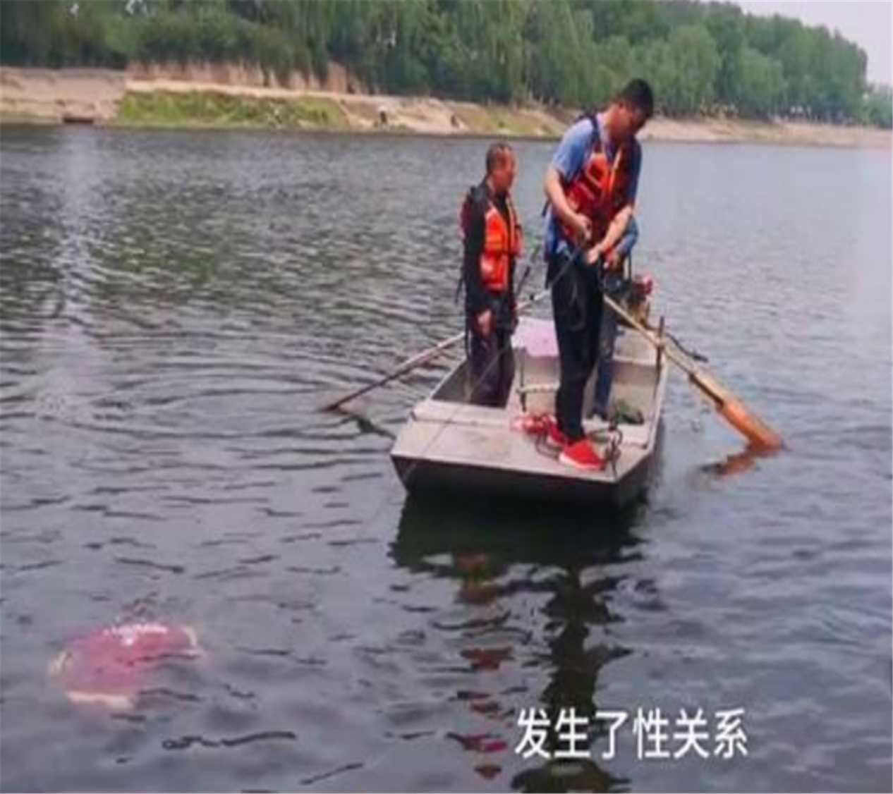 15岁少女不堪经理骚扰跳河, 救人同事也遇难