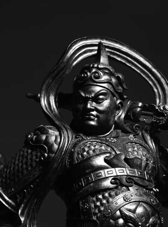 小叶紫檀,韦陀立像木雕,佛像摆件
