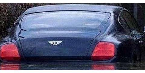 汽车都被水泡了，为啥车主不去挪车？保险员：这才是聪明人