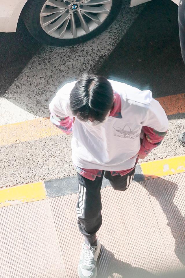 综艺咖集体赶路:易烊千玺乖巧帅气,沙溢业务繁忙,郭麒麟疑受伤