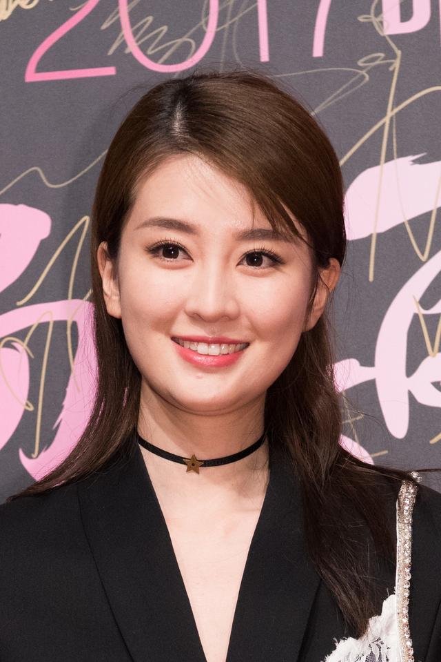 乔欣的颜值十分出众,她的穿搭也是审美在线.