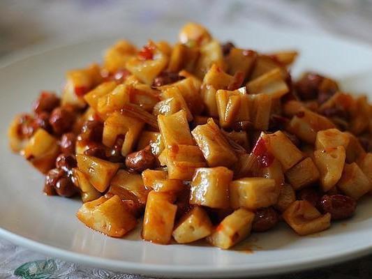 夏季美食推荐:五花肉土豆片,菇炒青椒,香辣藕丁的做法
