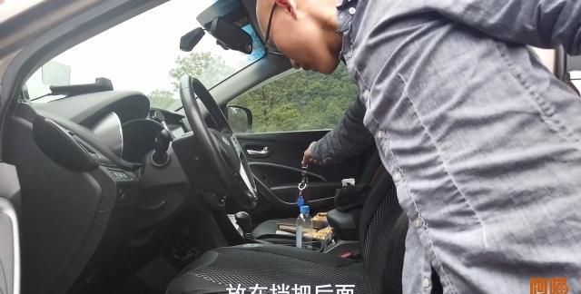 遥控钥匙放在车上,车门到底能不能锁上?现场演示给你看