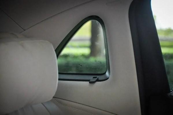汽车三角窗是干啥用的?车主:只知道很贵!