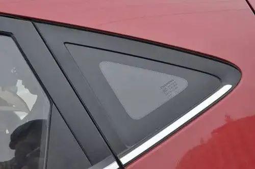 汽车三角窗是干啥用的?车主:只知道很贵!