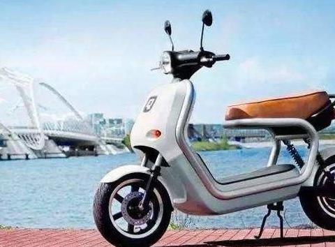 合规化电动车上市，甚至跑不过自行车！网友：骑它