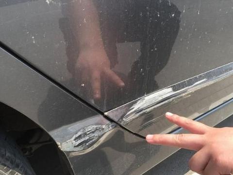 汽车小剐蹭应该走保险吗？内行人：不注意可能要多花上千元