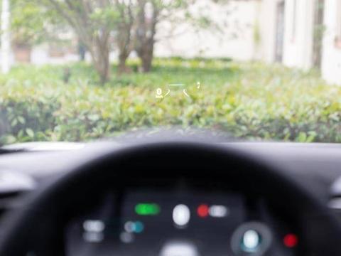 综合续航近900km！抢先体验上汽MAXUS EUNIQ 6 PLUG IN