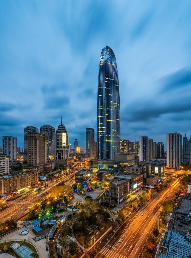 济南第一座超300米摩天楼——济南绿地中心,塔楼如喷涌的泉水