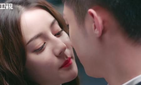 《幸福触手可及》未播先火,黄景瑜迪丽热巴吻戏太甜