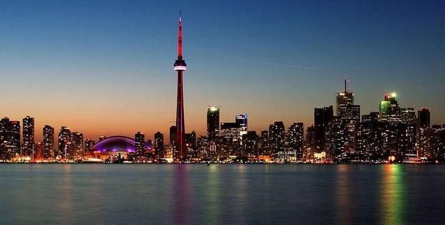 加拿大,多伦多,cn塔,它高1815英尺,被誉为建筑的胜利和现代世界的工程