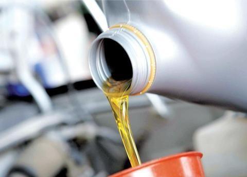 全合成机油真的能用1万公里？维修工笑了，你怕是想大修发动机