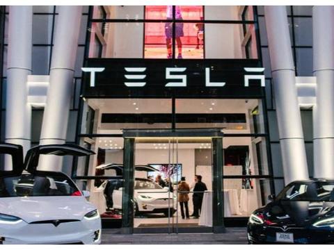 一夜蒸发1925亿？这家被捧红的车企栽了，车主：还欠我们一个道歉