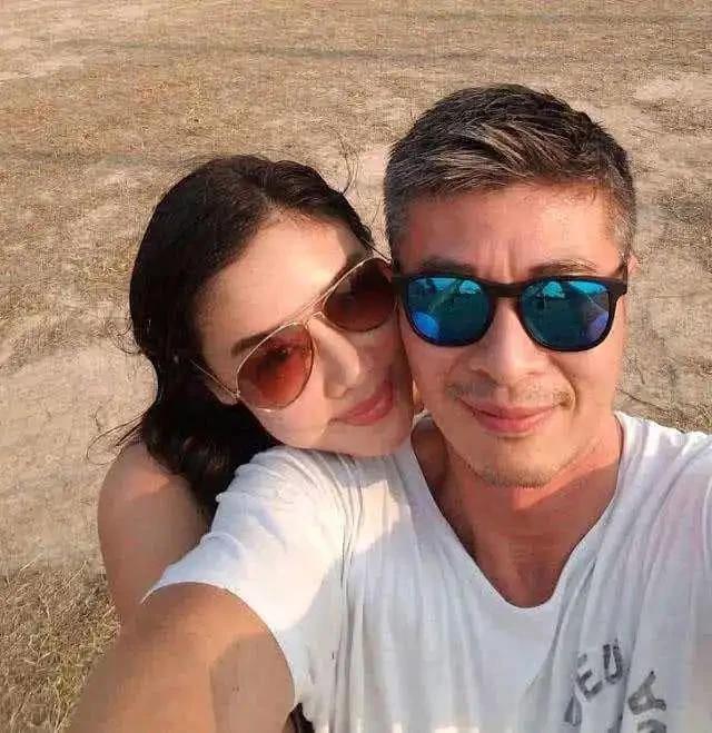 正文    离婚后的乐基儿,果然过得比以前轻松,任由身材发胖,她与现任