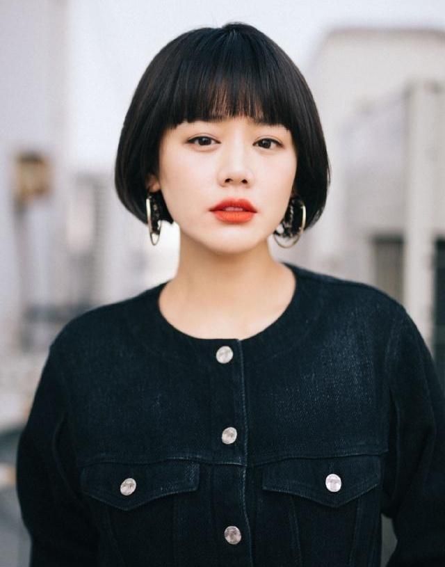 50岁的女人少做3种发型,自以为很时髦,实际老气还很伤头发