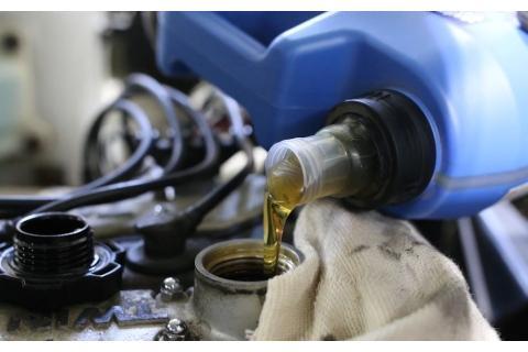 不少司机换机油花了双倍工时费，自己却浑然不知，新手司机注意