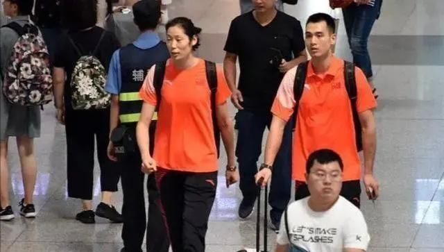 女排队长朱婷和帅哥挺般配|朱婷|李童