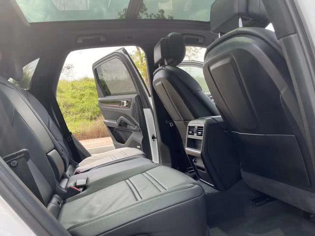 20款保时捷卡宴3.0T售价53.8万科技感十足，彰显年轻时尚的魅力