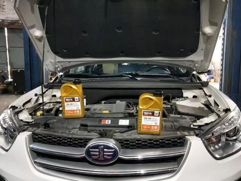 全合成机油1万公里换一次即可,现在改还不算晚