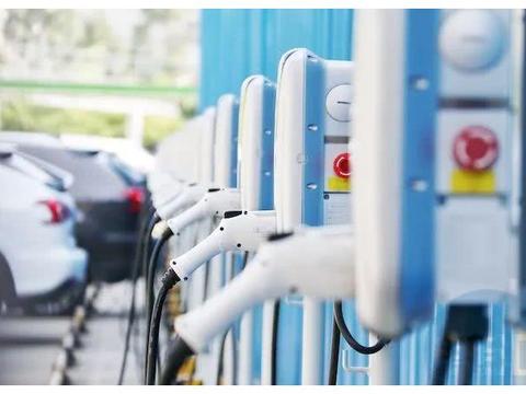 北京启用最大规模充电站：200个充电桩单日约可服务1300车次充电