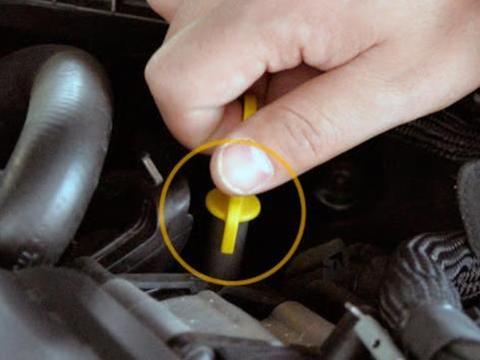 全合成机油1万公里换一次即可？维修工：现在改还不算晚