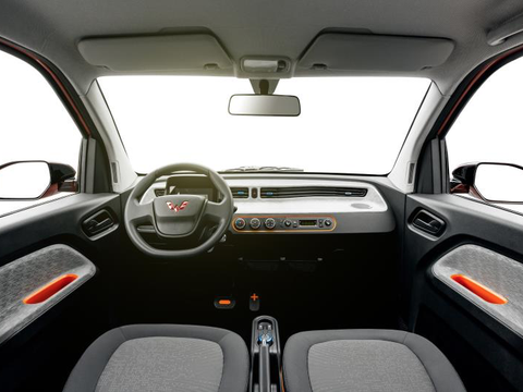 小身材，大空间 宏光MINI电动车内饰实拍图发布