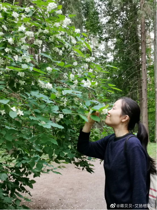 因瑜伽遇见童话中的王子温柔优雅的蒋贝贝老师太让女生们羡慕