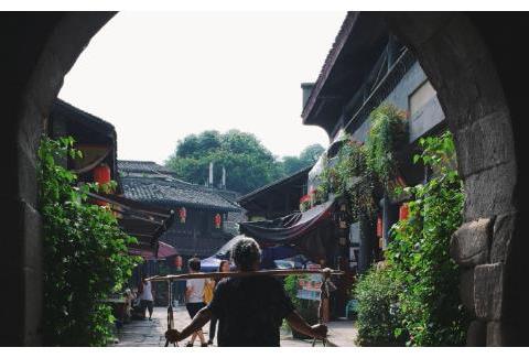 中国一建在悬崖上的古镇，景色优美门票免费，却鲜少有人知晓