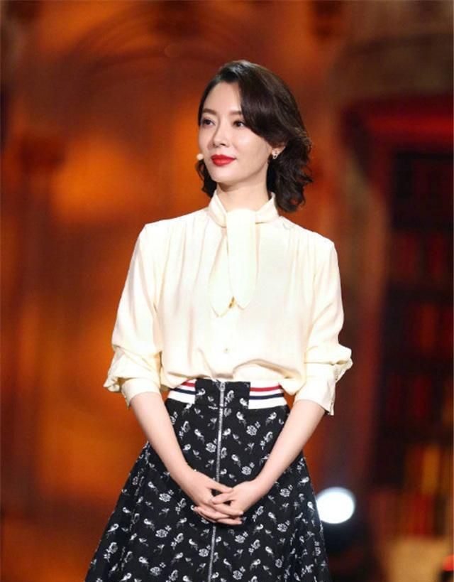 43岁陈数也中年发福了?穿皮裙勒出肚子赘肉,大妈身材太真实!