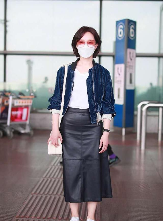 43岁陈数也中年发福了?穿皮裙勒出肚子赘肉,大妈身材太真实!