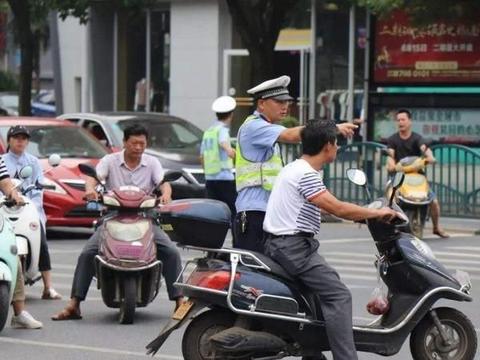 电动车又被“插两刀”，禁电令添砖加瓦