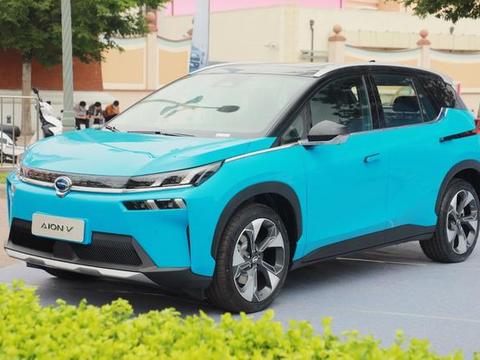 智能SUV埃安V实车到店 预售权益秒空 17万起订引爆关注