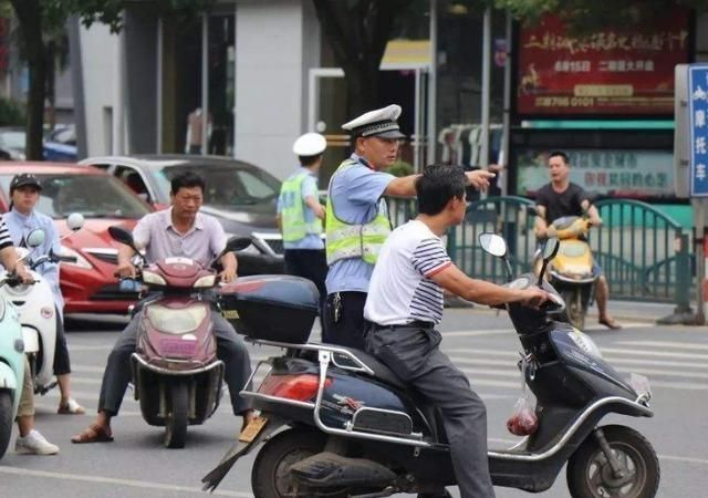 电动车又被“插两刀”，禁电令添砖加瓦