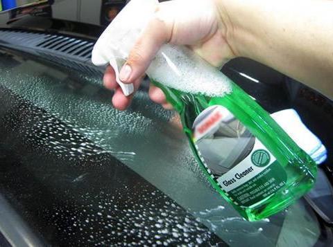 前挡玻璃的油膜很难清除，老司机教你几招