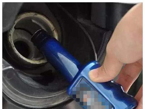 跑高速能清理积碳，修车师傅笑了：天真，还不如燃油宝